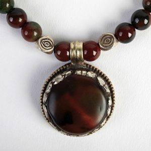 Tibetan carved silver frame, agate pendant, agate beads, heavy silver 'eye' bead spacers, double sterling hook closure - Image 2