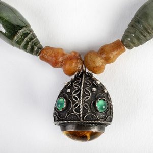 Moroccan exceptional sterling focal inset with amber and emerald.  Jade bead mixed shapes and colors - Image 2